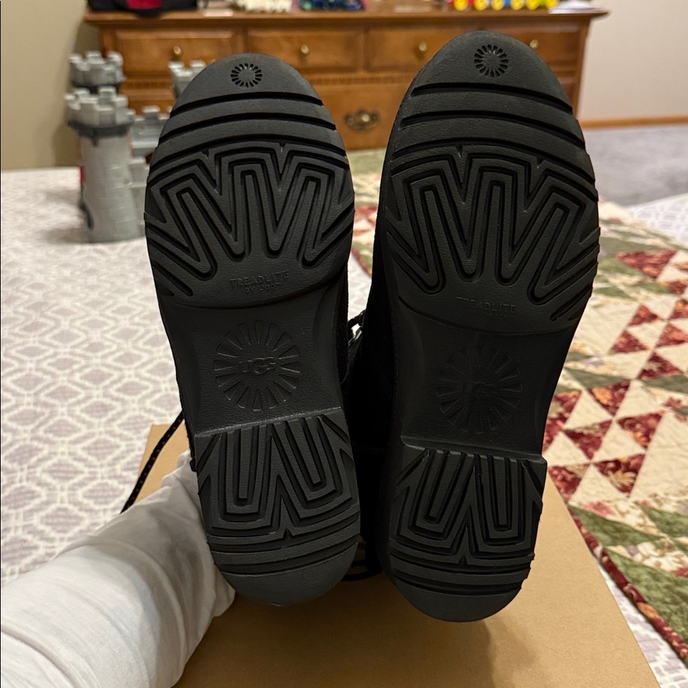 UGG Romely Heritage Boot - Picture 7 of 7